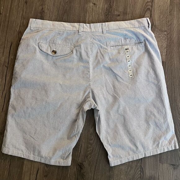 Chaps Mens Shorts Seersucker Blue White Striped Flat Front Stretch size 44 - Picture 3 of 4